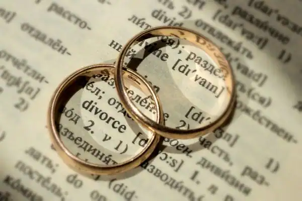 Image of rings removed before divorce mediation Rawtenstall